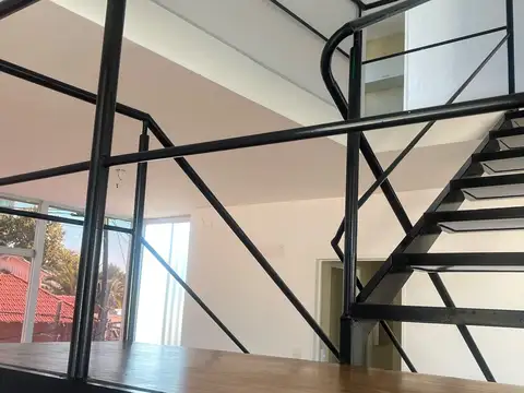 Oficina en Alquiler con 1 cochera