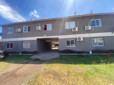 Lote de 2200 m2 con 11 departamentos 2 ambientes rentados. Ideal inversores