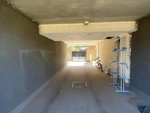 Lote de 2200 m2 con 11 departamentos 2 ambientes rentados. Ideal inversores