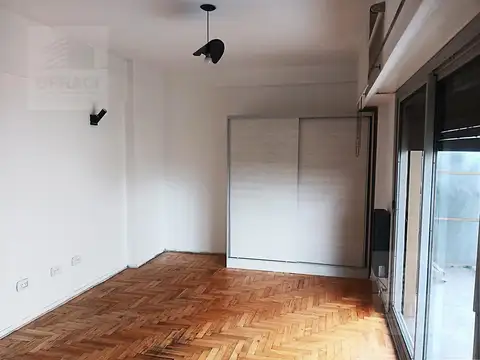 Departamento en Alquiler en Parque Chacabuco, $ 540.000