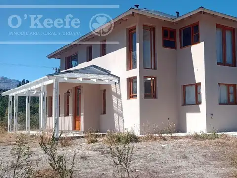 Casa en  Lago Puelo 2.000 m2 + Importante Casa de 235 m2 de gran calidad
