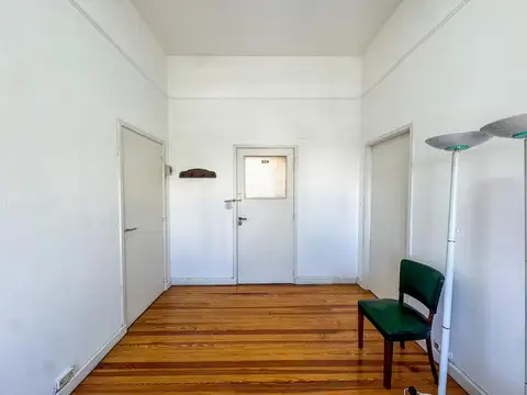 OPORTUNIDAD - Oficina con Balcón Excelente Ubicación