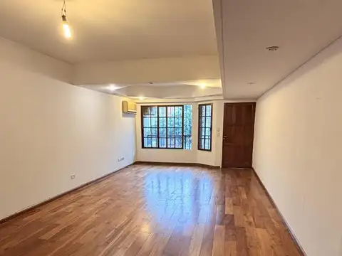 Alquiler de PH, tipo casa de 8 ambientes en Belgrano R, CABA. Sin expensas