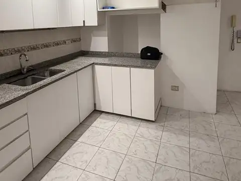 Depto Tipo Casa en Alquiler con 4 cochera