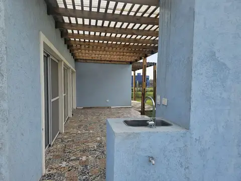 Casa 4 ambientes con 2 baños