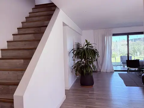 Casa en Alquiler de 3 dormitorios