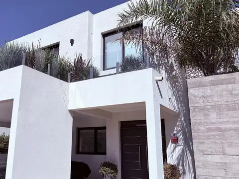 Casa de 6 ambientes, amoblada en alquiler anual en La Calesa, Pilará, Pilar, Gba Norte