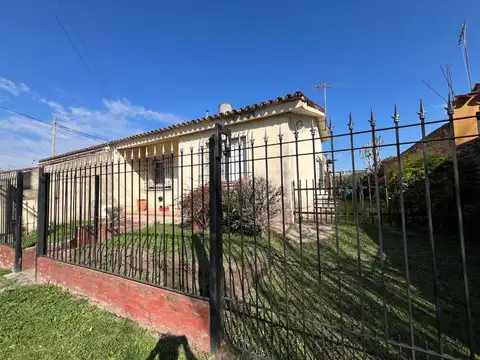 Casa 5 ambientes cochera Ciudad Evita
