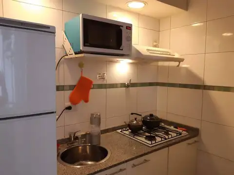 ALQUILER – HABITACIÓN INDIVIDUAL CON BALCÓN A LA CALLE – PLENO CENTRO DE BUENOS AIRES