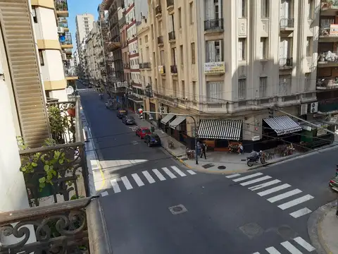 ALQUILER – HABITACIÓN INDIVIDUAL CON BALCÓN A LA CALLE – PLENO CENTRO DE BUENOS AIRES