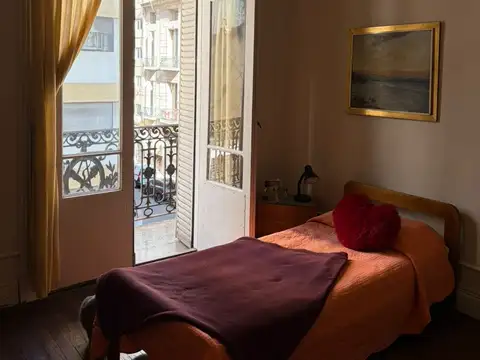 ALQUILER – HABITACIÓN INDIVIDUAL CON BALCÓN A LA CALLE – PLENO CENTRO DE BUENOS AIRES