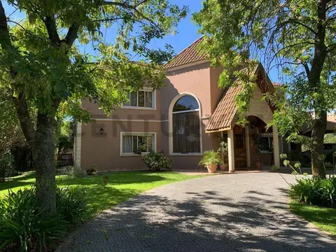 Casa a la venta en Country Club El Paraiso Hipico @ Golf, Guernica