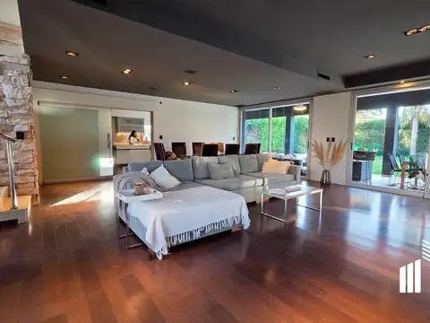 Casa 7 ambientes con 3 baños