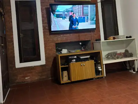 Casa 2 ambientes con 1 baño