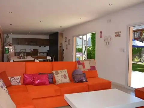 Casa 7 ambientes con 3 baños