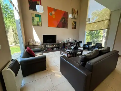 Casa 6 ambientes con 3 baños