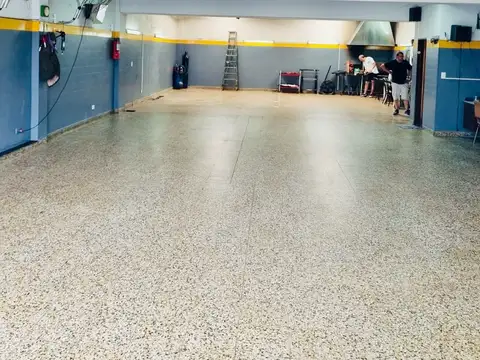 Local en VENTA San Isidro