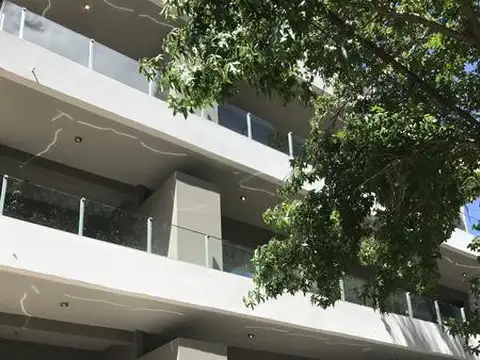En venta, excelente piso de 2 dormitorios con balcon terraza y parrilla, cochera