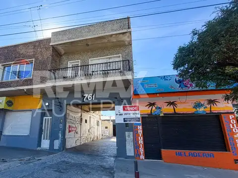 2 LOCALES.3 DEPTOS. 2 GALPONES. VENTA AVDA ALSINA