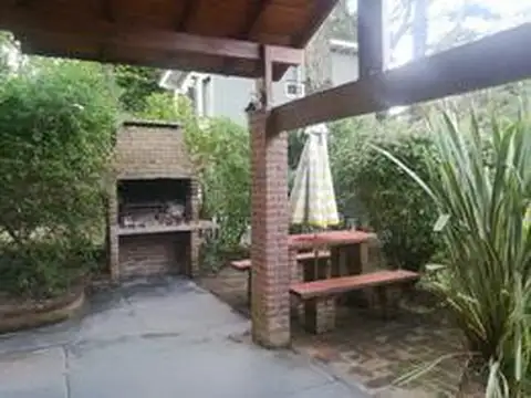 Casa en Alquiler con 1 cochera