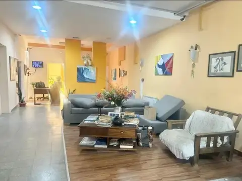HOTEL EDIFICIO DEL MUELLE -
 Yrigoyen  entre Av. Roca y 25 de Mayo.-