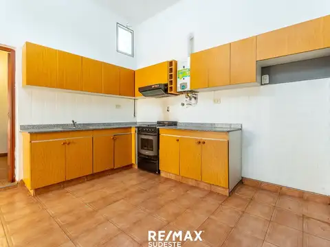 VENTA CASA INTERNA CON GARAGE SGO. DEL ESTERO 300