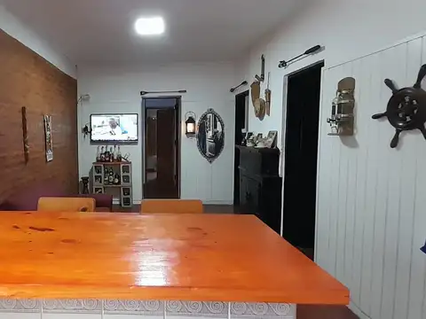 Casa 4 ambientes con 2 baños