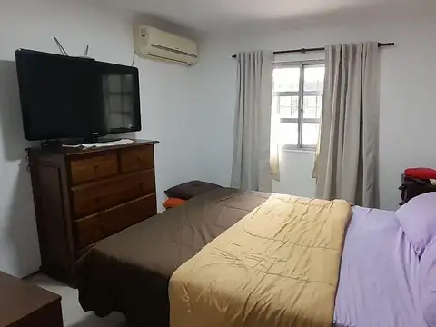 VENTA. CASA 4 AMBIENTES CON PARQUE Y PILETA. CHASCOMÚS.