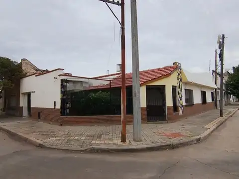 VENTA CASA 3 DORMIS Y COCHERA EN BARRIO INDUSTRIAL