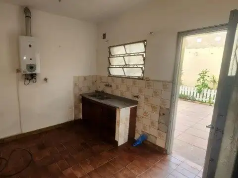 Casa 4 ambientes con 1 baño