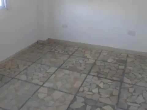 PH 2 amb.frente.Sin Expensas. 3 cuadras Pelliza 3 de Uzal.