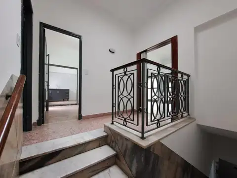 Excelente PH comercial   en Liniers