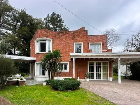 CASA 6 AMBIENTES EN VENTA BARRIO PALOMAR CAÑUELAS