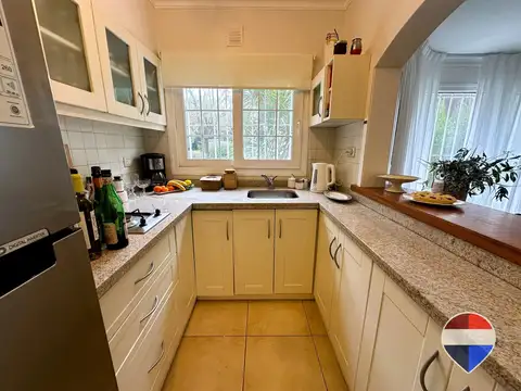 Casa 6 ambientes con 2 baños