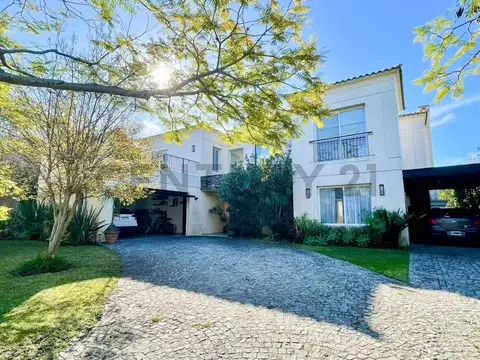 CASA  EN EL GOLF NORDELTA CON ORIENTACION NORTE