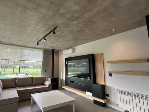 Casa de Diseño a Estrenar sobre Golf | Haras del Sur III