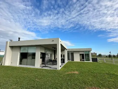 Casa en Venta en Haras Del Sur 3, USD 329.000