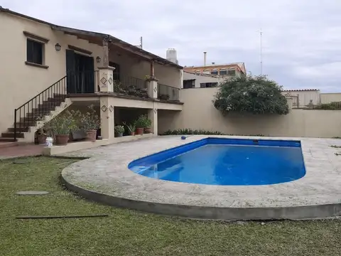 Casa 7 ambientes con 3 baños