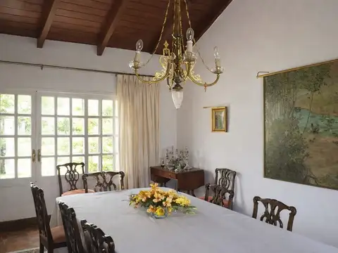 Casa en Alquiler con 2 cocheras