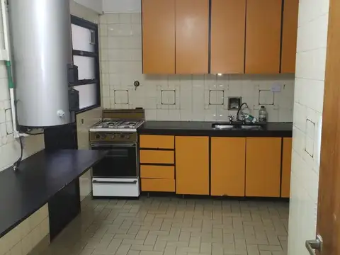 DEPARTAMENTO DE 4 AMBIENTES CON BALCON