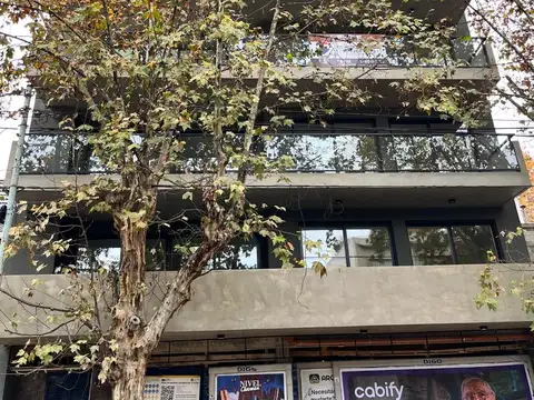 VILLA DEL PARQUE. PISO 3 AMB. DE CATEGORIA CON BALCON