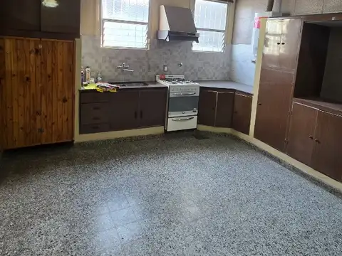 Excelente PH 120 mtrs Totales, contrafrente con Terraza Propia. 2do x Escalera. Escucha Oferta