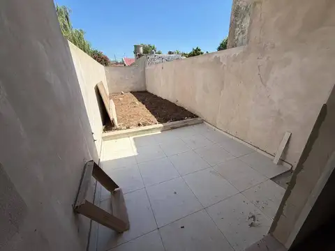 DEPARTAMENTO 2 1/2 AMB-PLANTA BAJA FRENTE- C/ PATIO- ENTREGA JUN 2026