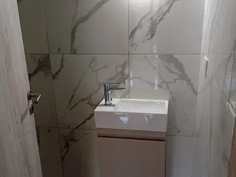 Estados Unidos 100, Piso 1