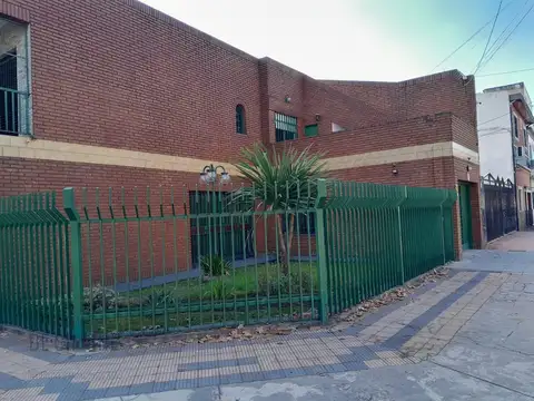 Casa de 7 ambientes en Venta, en Tres De Febrero, Ciudadela.
