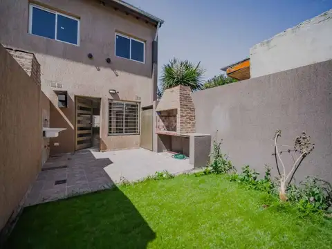 VENTA CASA MUNRO 5 AMBIENTES-PERMUTA