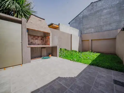 Casa 5 ambientes con 1 baño