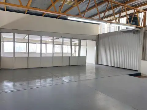 Galpón con Salón Comercial en Alquiler, Carril Maza