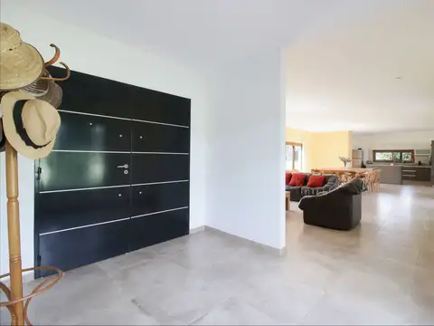 Casa 7 ambientes con 4 baños