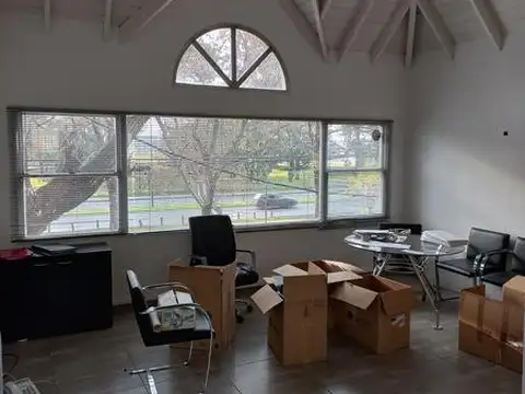 Oficina en Venta con 2 cocheras